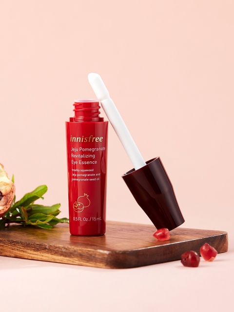 

Innisfree Jeju Pomegranate Revitalizing Eye Essence 15ml, Red