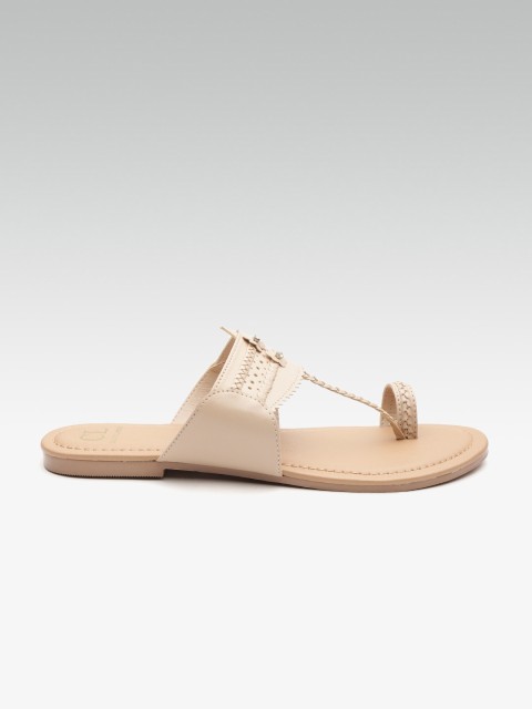 

Carlton London Women Nude-Coloured Woven Design One Toe Flats