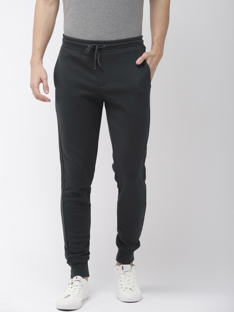 

Tommy Hilfiger Men Black Solid Joggers