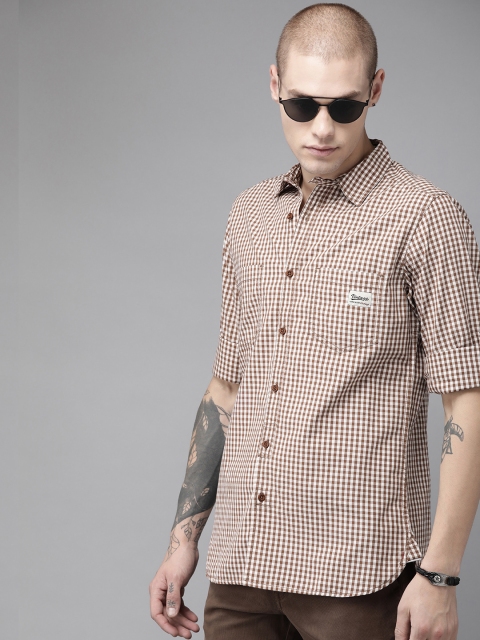 

Roadster Men Brown & White Regular Fit Checked Casual Shirt