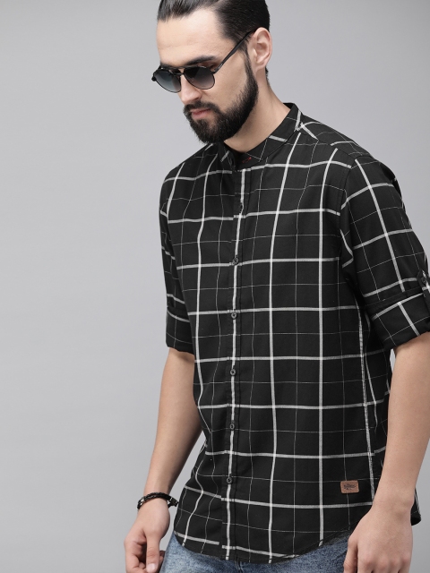 

Roadster Men Black & Grey Regular Fit Checked Casual Shirt