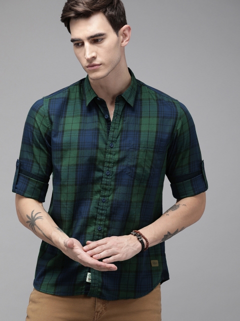 

The Roadster Lifestyle Co Men Green & Navy Blue Regular Fit Checked Casual Shirt