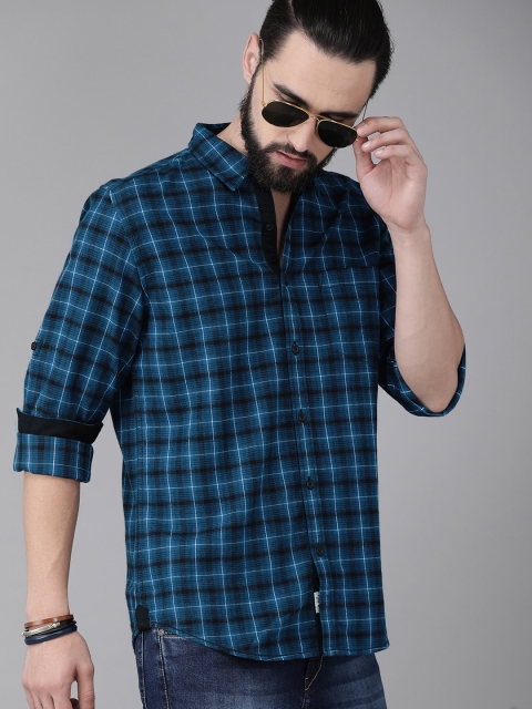 

The Roadster Lifestyle Co Men Blue & Black Regular Fit Checked Casual Shirt