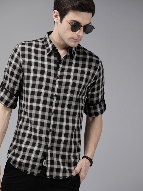 

The Roadster Lifestyle Co Men Black & Grey Regular Fit Checked Casual Shirt