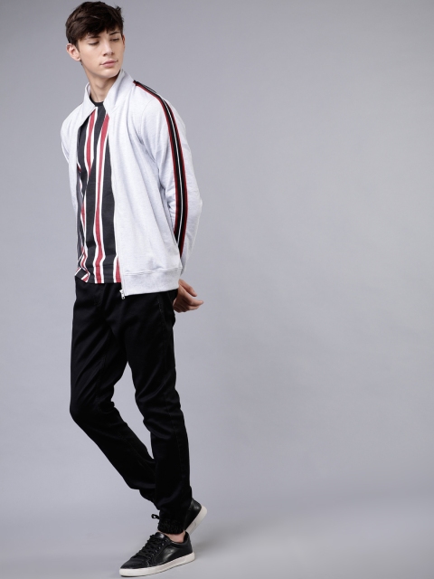 

HIGHLANDER Men Off-White & Black Solid Sweatshirt