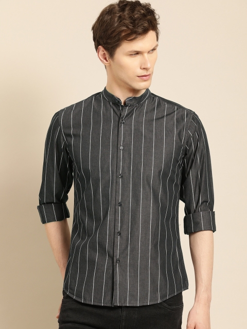 

ether Men Black & White Regular Fit Striped Casual Shirt