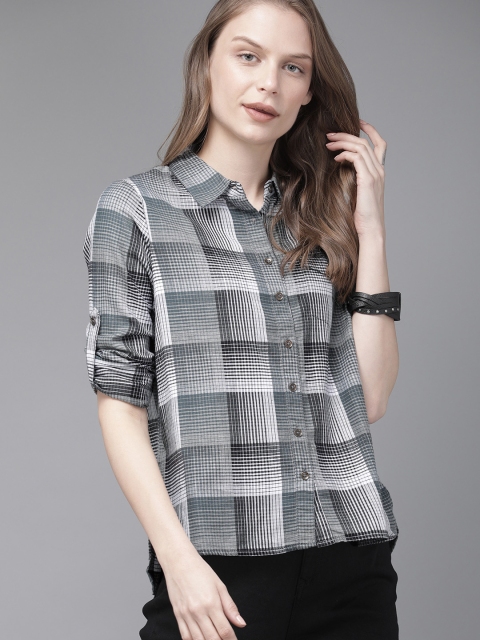 

The Roadster Lifestyle Co Women Black & White Regular Fit Checked Casual Shirt