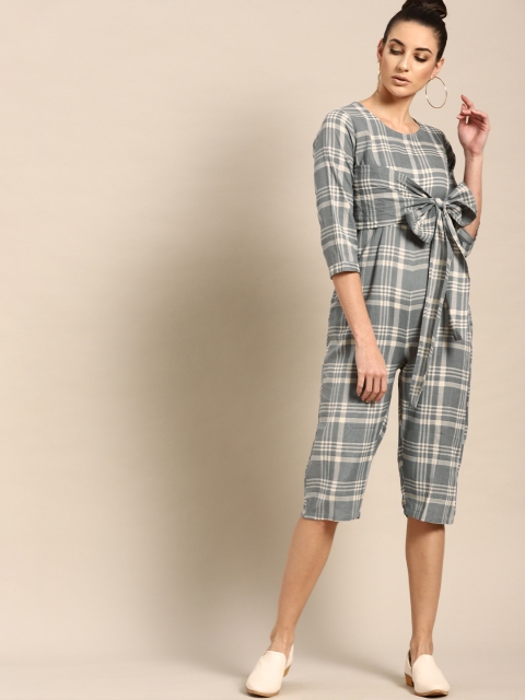 

AKS Couture Women Grey & Off-White Checked Capri Jumpsuit