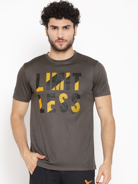 

Yuuki Men Charcoal Grey & Mustard Yellow Printed Slim Fit Round Neck T-shirt