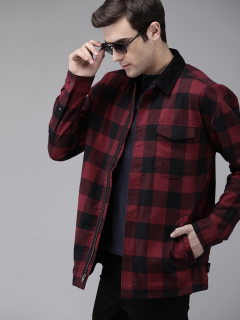 

The Roadster Lifestyle Co Men Maroon & Black Checked Tailored Jacket