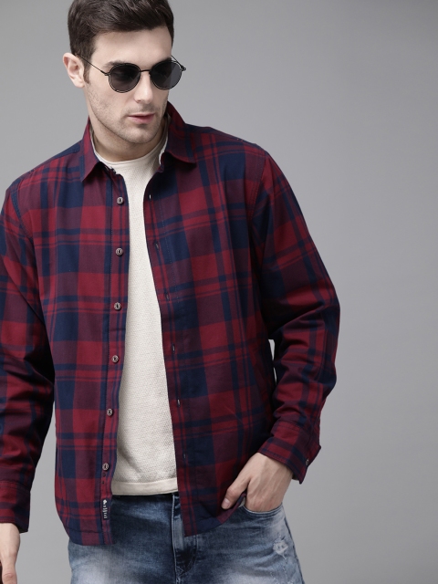 

The Roadster Lifestyle Co Men Maroon & Navy Blue Checked Tailored Flannel Shacket, Red