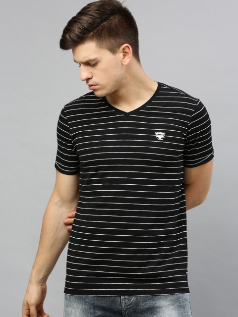

SPYKAR Men Black & White Striped V-Neck T-shirt