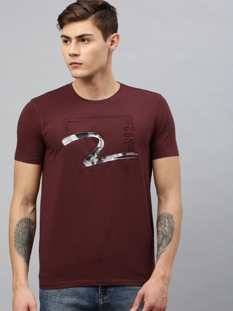 

SPYKAR Men Maroon Embossed Round Neck T-shirt