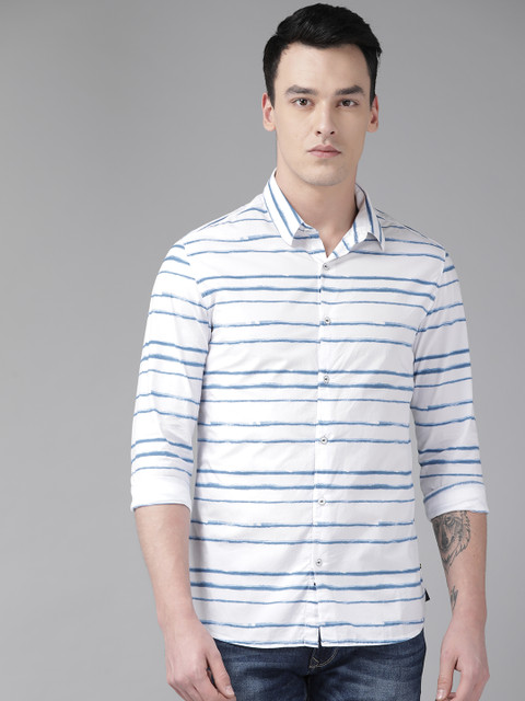 

SPYKAR Men White & Blue Striped Casual Shirt