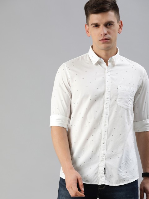 

SPYKAR Men White & Black Regular Fit Printed Casual Shirt