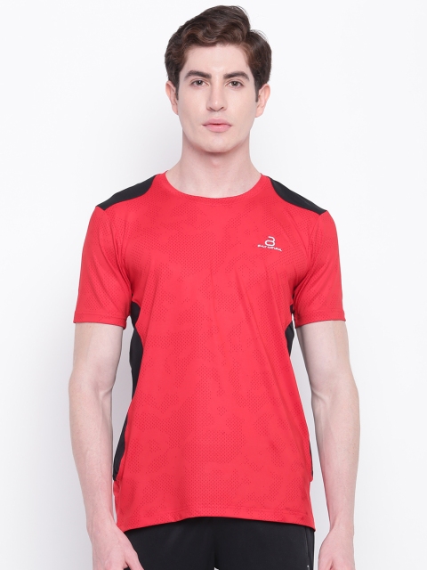 

BUILT NATURAL Men Red Printed Slim Fit Running T-shirt