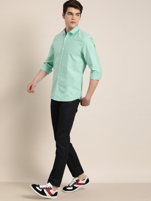 

INVICTUS Men Green Slim Fit Solid Casual Shirt