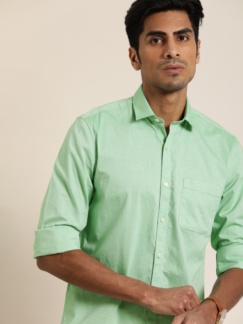 

INVICTUS Men Green Slim Fit Solid Casual Shirt