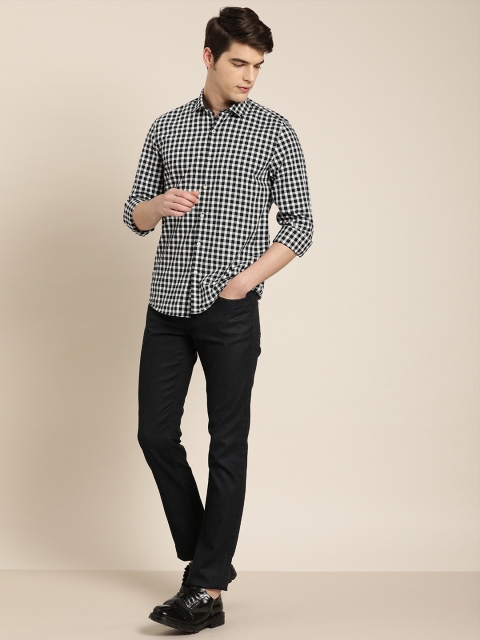 

INVICTUS Sport Men Black & White Slim Fit Checked Casual Shirt