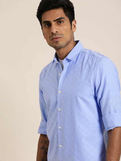 

INVICTUS Men Blue & White Slim Fit Striped Casual Shirt