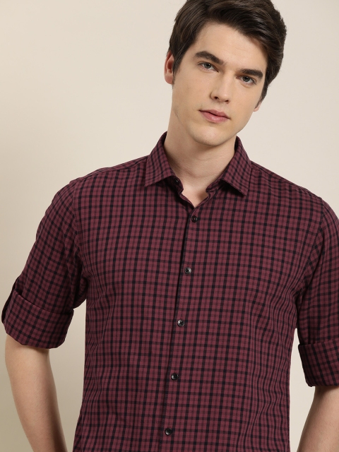 

INVICTUS Men Maroon & Navy Blue Slim Fit Checked Casual Shirt