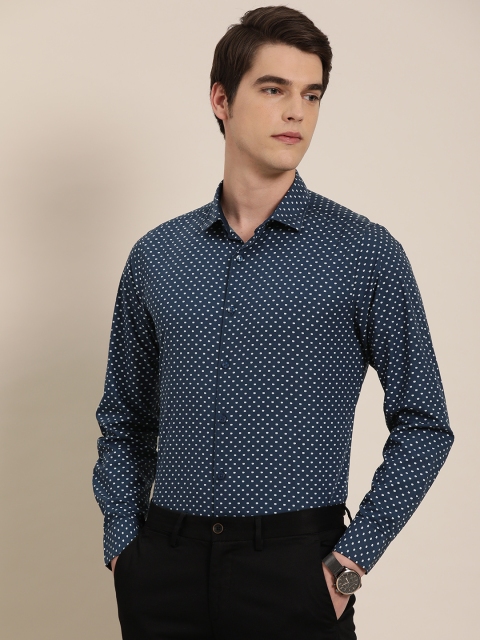 

INVICTUS Men Navy Blue & White Slim Fit Printed Formal Shirt