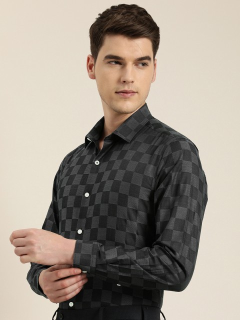 

INVICTUS Men Black & Grey Slim Fit Self Design Formal Shirt