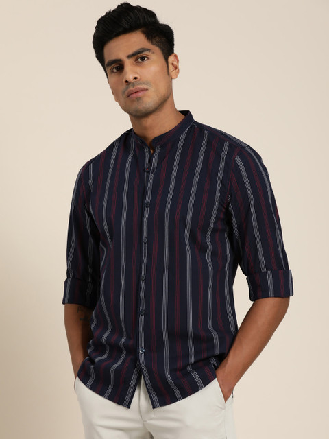 

INVICTUS Men Navy Blue & Red Slim Fit Striped Casual Shirt