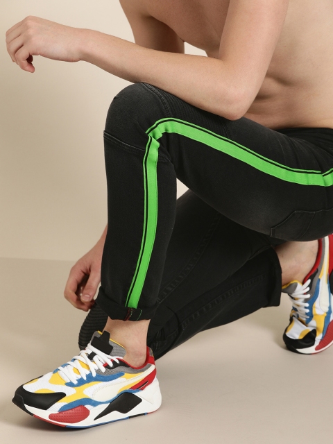 

Moda Rapido Men Black Slim Fit Mid-Rise Clean Look Stretchable Jeans With Side Stripes