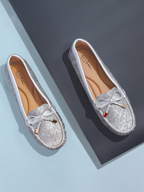 

Mast & Harbour Women Grey Animal Print Loafers