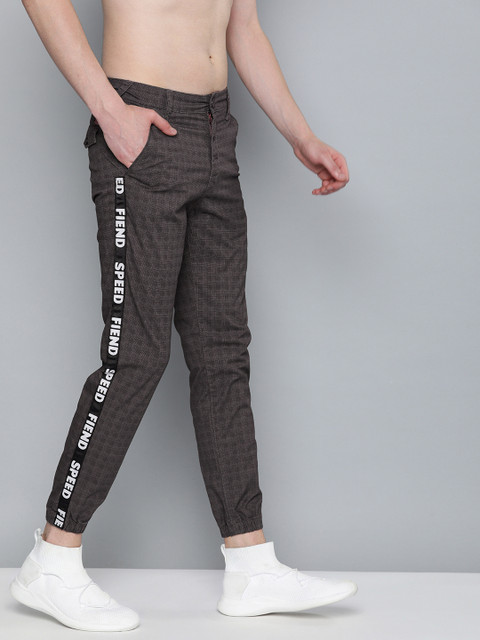 

HERE&NOW Men Charcoal Grey & Maroon Slim Fit Checked Joggers with Side Stripes