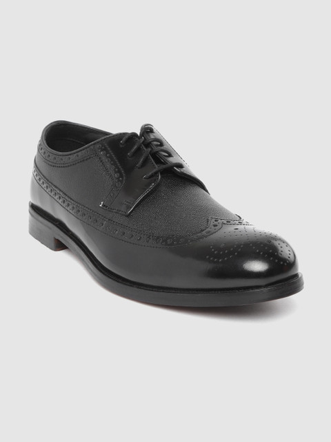 

Clarks Men Black Textured Leather Brogues