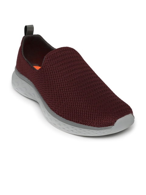 

Yuuki Men Burgundy Solid Walking Shoes