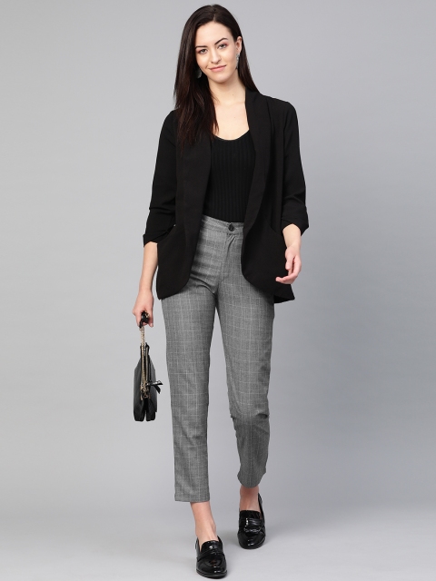 

RUNWAYIN Women Grey & Black Slim Fit Checked Cropped Formal Trousers