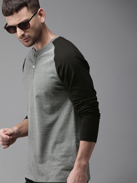 

Roadster Men Grey Solid Henley Neck T-shirt