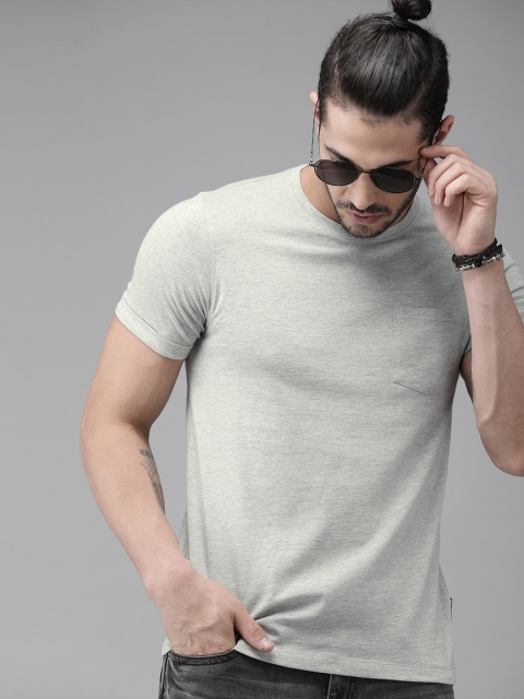 

Roadster Men Grey Solid Round Neck T-shirt