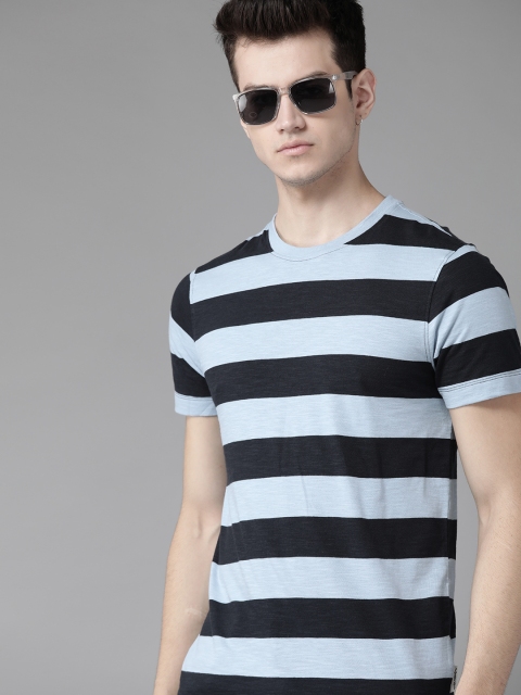 

Roadster Men Blue Striped Round Neck T-shirt