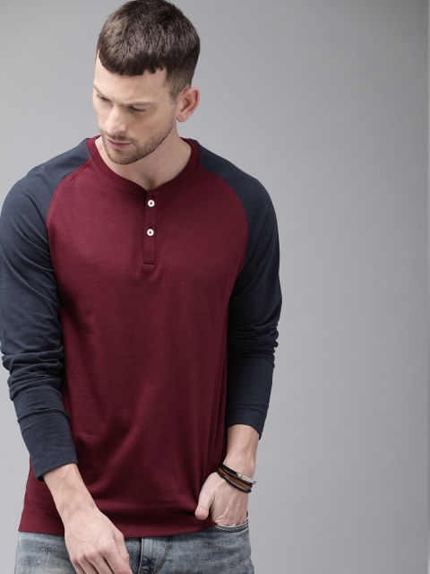 

Roadster Men Maroon Solid Henley Neck T-shirt