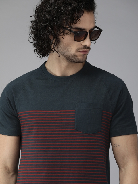 

Roadster Men Navy Blue & Red Striped Round Neck T-shirt