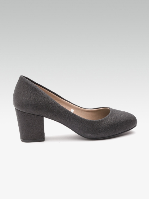 

Carlton London Women Black Shimmer Pumps