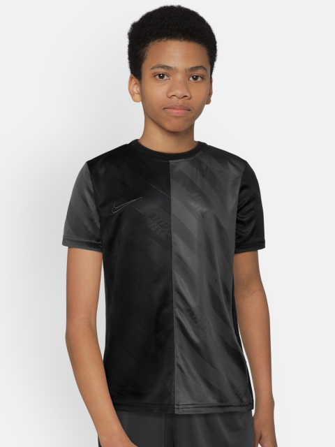 

Nike Boys Black Colourblocked Round Neck T-shirt