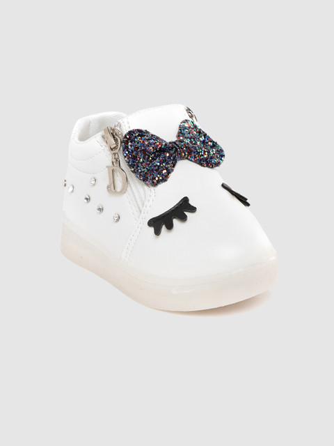 

Hoppipola Girls White & Black Studded Detail LED Sneakers