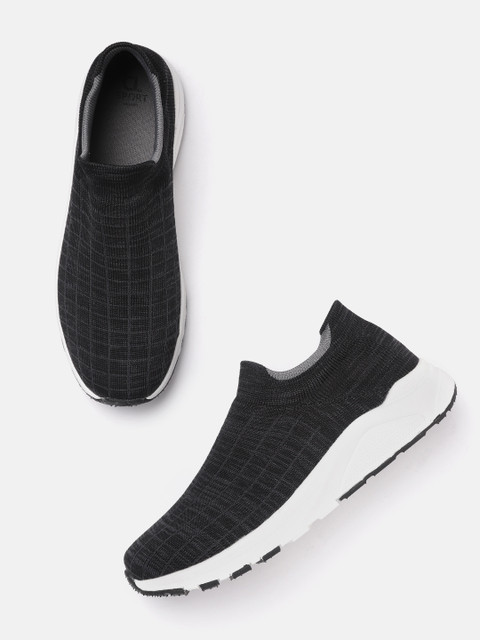 

Carlton London sports Men Black Woven Design Running Shoes