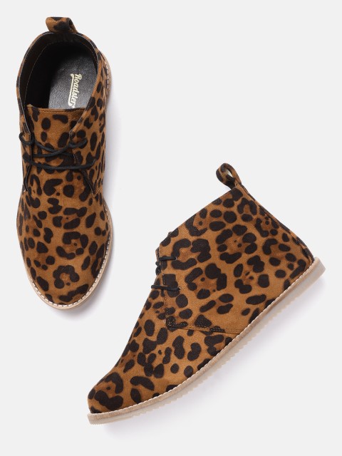 

The Roadster Lifestyle Co Women Brown & Black Leopard Print Mid-Top Chukka Boots