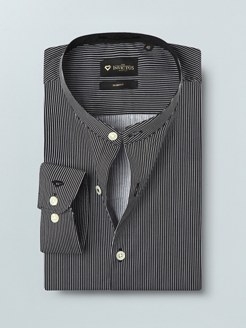 

INVICTUS Men Black & White Slim Fit Striped Formal Shirt