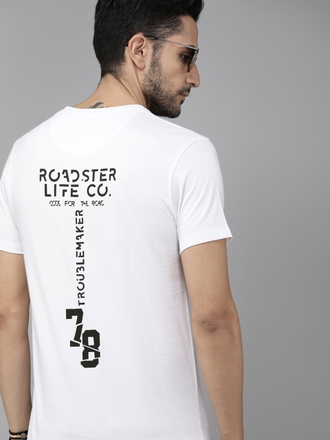 

The Roadster Lifestyle Co Men White Printed Round Neck T-shirt