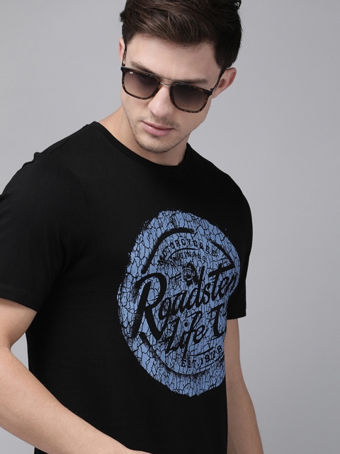 

The Roadster Lifestyle Co Men Black Blue Printed Round Neck Pure Cotton T-shirt