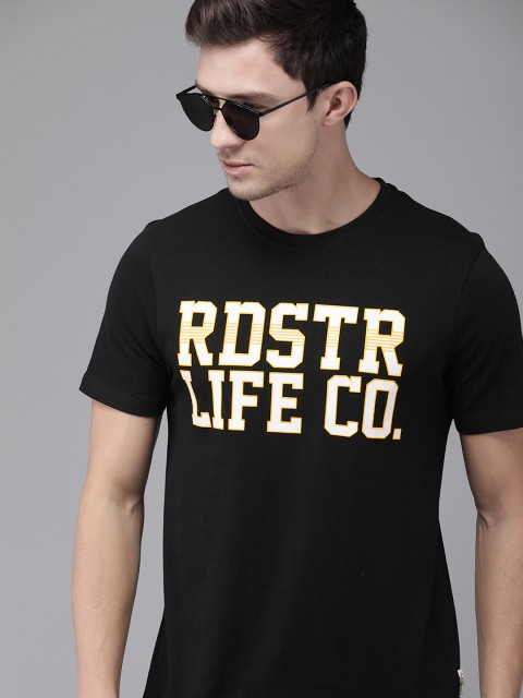 

The Roadster Lifestyle Co Men Black Brand Carrier Printed Round Neck Pure Cotton T-shirt