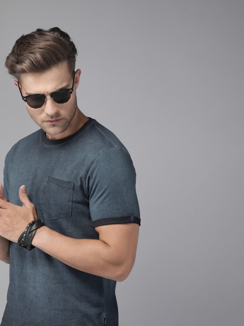 

Roadster Men Navy Blue Dyed Round Neck T-shirt