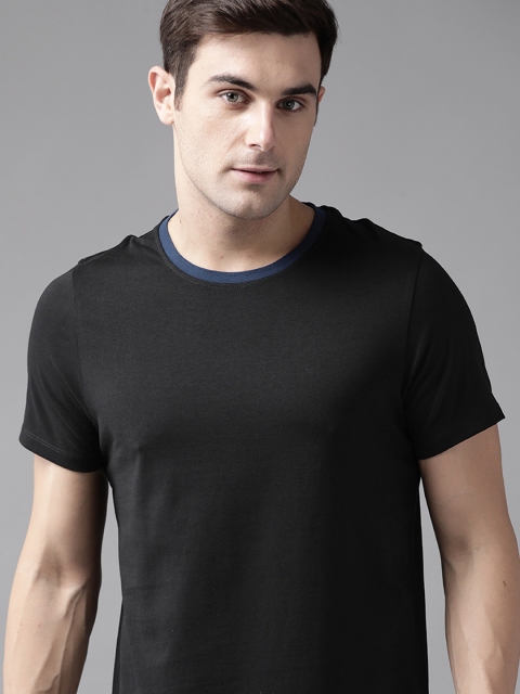 

Roadster Men Black Solid Round Neck T-shirt
